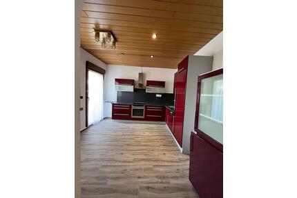 3 ZKB Wohnung Balkon und EBK - 950,00&nbsp;EUR Kaltmiete, ca.&nbsp; 90,00&nbsp;m&sup2; in Rüdesheim am Rhein (PLZ: 65385)