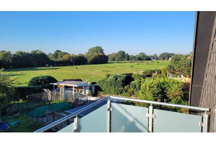 3 Zimmer Dachgeschoß Wohnung mit Balkon in 23715 Hutzfeld von privat – vollständig modernisiert ! - Bosau