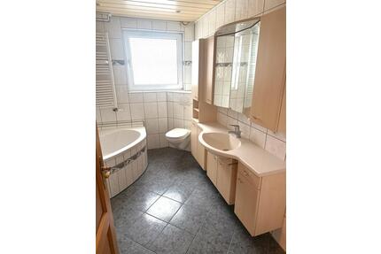 4 Zimmer Wohnung Balkon Gäste-WC Dusche Wannenbad - Helmstedt