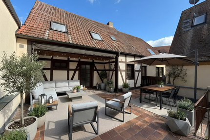 Wohnen im Herzen von Volkach – stilvolles Stadthaus mit Dachterrasse & Doppelgarage