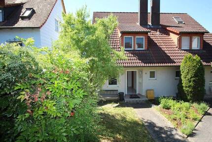 Doppelhaushälfte mit verträumten Garten - Ochsenfurt