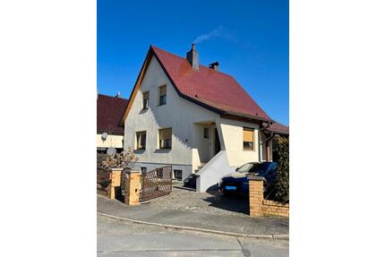 Familienfreundliches modernes Haus mit Doppelgarage - Ebersbach