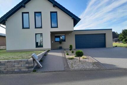 Einfamilienhaus – Baujahr 2022 – Doppelgarage - Peterswald-Löffelscheid