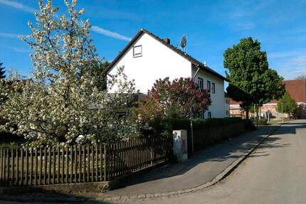 Einfamilienhais freistehend mit ebenerdiger Einliegerwohnung - Adelshofen