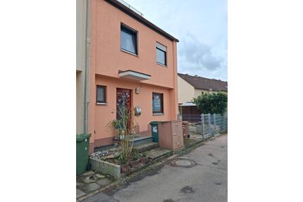 Reiheneckhaus - 1.050,00&nbsp;EUR Kaltmiete, ca.&nbsp; 122,00&nbsp;m&sup2; in Heilsbronn (PLZ: 91560)