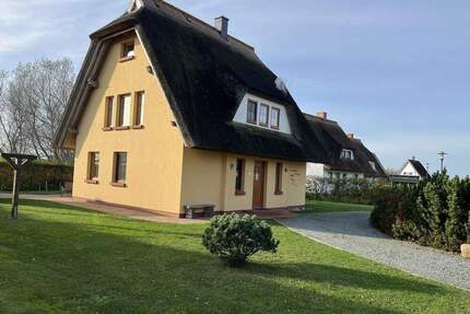 Hochwertiges Reethaus mit wunderschönem Meerblick - Rügen, ruhige Lage - Dranske