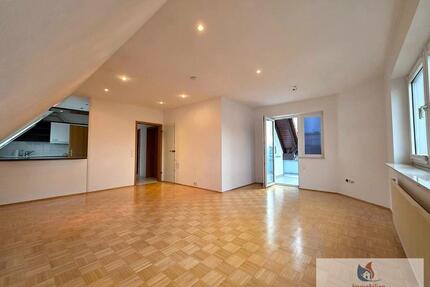 Großzügig wohnen - 2 Zimmer Maisonette - Etagenwohnung in Hanau Steinheim mit Balkon und Garage