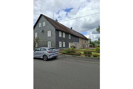 Schönes Mehrfamilienhaus mit Ziegeln im Westerwald - Malberg