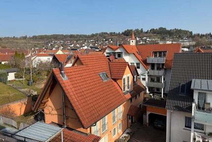 2,5 Zimmer Wohnung DG - 980,00&nbsp;EUR Kaltmiete, ca.&nbsp; 85,00&nbsp;m&sup2; in Simmozheim (PLZ: 75397)