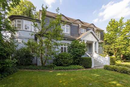 Haus zum Kaufen in Hoppegarten 1.250.000,00 € 297.34 m²