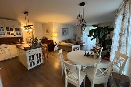 Schöne, neuwertige 4-Zimmer-EG-Wohnung mit Balkon und EBK - Marburg Marbach