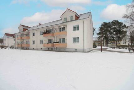 Möbliert & bezugsfrei: 3-Zi.-Eigentumswohnung im 1. OG mit Balkon & Keller in Rheinsberg