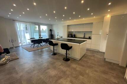 Großzügiges Anwesen bebaut mit einem 5 Parteien-Haus, Garagen und Lagerhallen unweit der A7 in Ebnat - Aalen