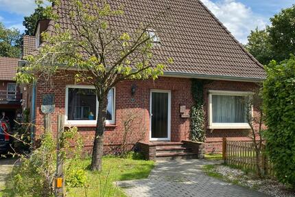 Vermieteter Gebäudekomplex mit kleinem Garten und Baugrundstück - Aurich Egels und Wallinghausen