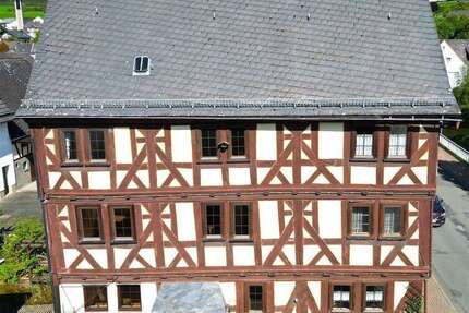 Haus zum Kaufen in Mittenaar 190.000,00 € 227 m²