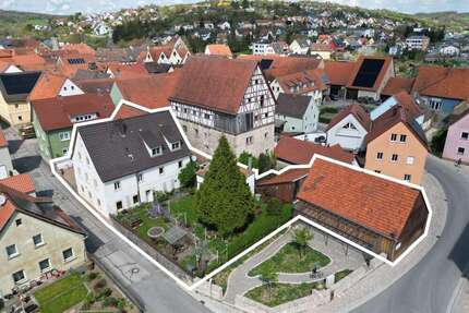 Haus zum Kaufen in Röttingen 234.000,00 € 185 m²