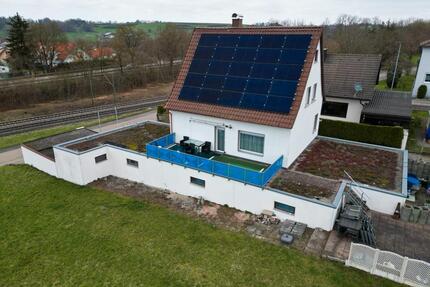 EEK A, 4,5 Zi. Einfamilienhaus, großem Garten plus 130 m² Gewerbe - Aalen Attenhofen