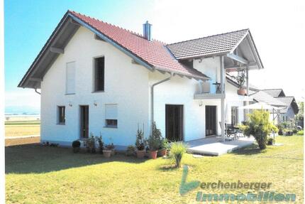 ***Einfamilienhaus mit Garten in idyllischer Lage, Nähe Osterhofen***