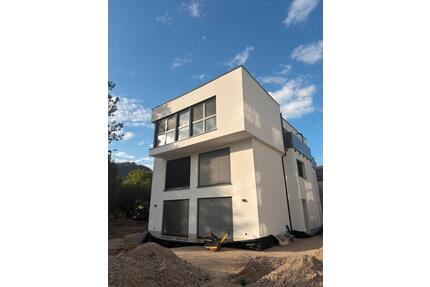 Neubau Wohnung - 2.600,00&nbsp;EUR Kaltmiete, ca.&nbsp; 110,00&nbsp;m&sup2; in Waldkirch (PLZ: 79183)