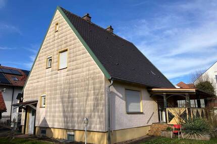 Grundstück mit freistehendem Einfamilienhaus, Garage und Garten in Ingolstadt