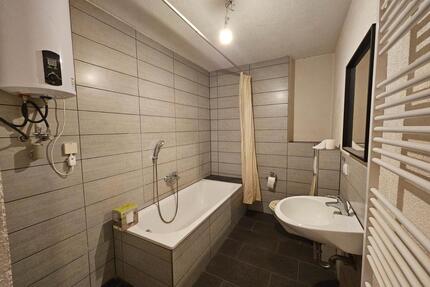 2 ZKB mit Stellplatz und Einbauküche in HofheimLampertheim,