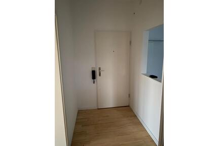 Charmante 1-Zimm. Wohnung im 4.OG mit Balkon nicht weit von Spree - Berlin Charlottenburg-Wilmersdorf