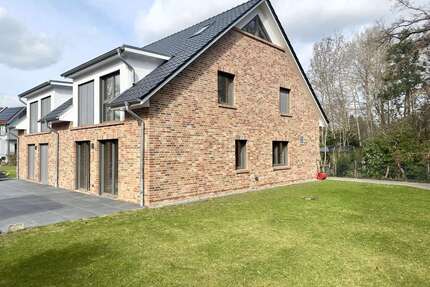 Haus zum Mieten in Hamburg 3.200,00 € 179 m²