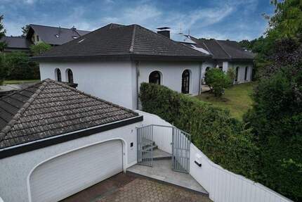 Großzügiges Wohnen mit Wellness-Bereich in ruhiger Ortsrandlage von Hofgeismar-Schöneberg