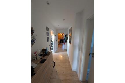 2 Zimmer Dachgeschosswohnung - 690,00&nbsp;EUR Kaltmiete, ca.&nbsp; 56,00&nbsp;m&sup2; in Kleinrinderfeld (PLZ: 97271)