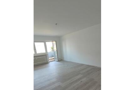 Renovierte 4-Zimmer-Wohnung, 80 m², Balkon + Stellplatz - Düren Mariaweiler-Hoven
