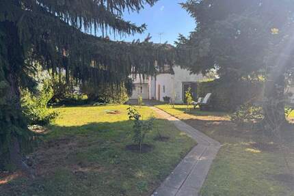 Brandis: zentral und blickgeschützt Wohnen | große, hohe Garagen | toller Gartenbungalow