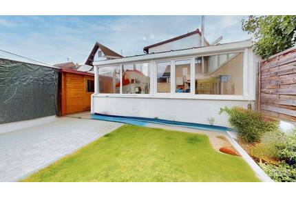 Ruhig gelegenes EFH mit Sanierungspotential | Balkon, Garten & Wintergarten | Garage inkl. - Neuhofen