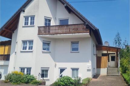 Geräumiges Einfamilienhaus mit Einliegerwohnung und Garage Garten - Urbach