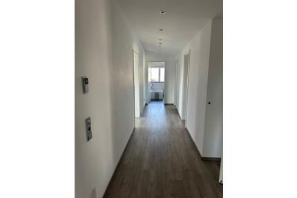 Schöne 2,5-Zim.-Wohnung mit EBK,Garage und Balkon in Fischerdorf - Deggendorf