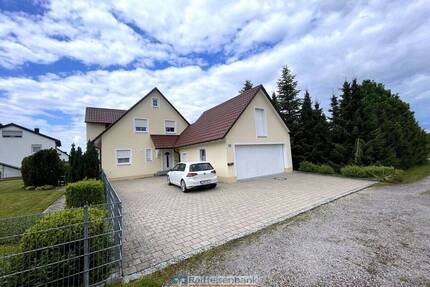 Große 2-Zi.-Erdgeschosswohnung mit Garten, Einbauküche, Garage und Stellplatz - Gachenbach-Sattelberg Ried