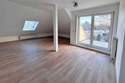 Helle, moderne Dachgeschosswohnung in Hanau - Rosenau