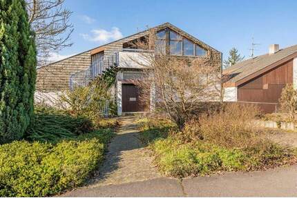 Einfamilienhaus mit Pool, Einliegerwohnung und weitläufigen Grundstück - Nürtingen