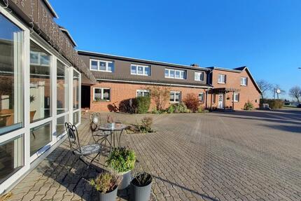 Ferienwohnungen in der Nähe der Sport- und Kongresshalle Schwerin, verschiedene Größen, Parkplätze auf dem Hof