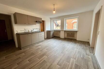 Renovierte 2,5- Zimmerwohnung mit Einbauküche in Neustadt! - Neustadt bei Coburg