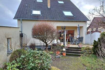 Freistehendes, großzügiges Wohnhaus mit ELW, Terrasse, Garten, Gartenteich und großes Gartenhaus, in ruhiger Lage von Rohrbach, Nähe Pfeifferwald - Sankt Ingbert