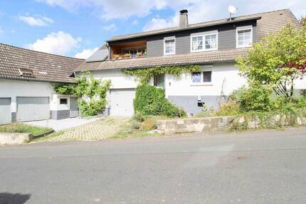 Substanz trifft Potenzial: Zweifamilienhaus zur umfassenden Modernisierung - Büdingen Rinderbügen