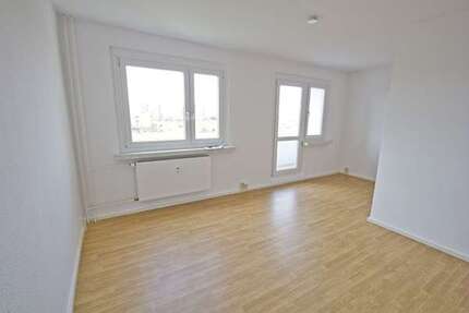 Wohnung zum Mieten in Halle (Saale) 265,00 € 30.72 m²