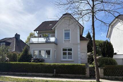 Charmante Altbauwohnung im Erdgeschoss mit Garten im Zweifamilienhaus - Hamburg Rahlstedt
