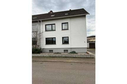 Dillingen-Pachten: Wohnung über 2 Etagen, ca. 135 m², 6-7 Zimmer, Küche, 2 Bäder, Balkon - Dillingen (Saar)