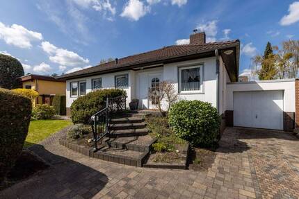 Wohlfühloase in Spandau: 4-Zimmer-Bungalow mit sonnigem Garten & Garage - Berlin
