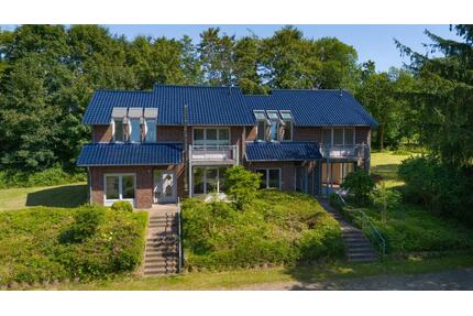 Doppelhaus mit Halle & großem Grundstück - Neuberend