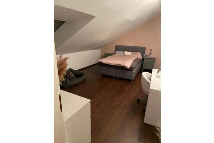 Mietwohnung Dachgeschoss - 850,00&nbsp;EUR Kaltmiete, ca.&nbsp; 60,00&nbsp;m&sup2; in Weilerswist (PLZ: 53919)