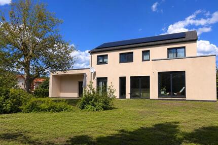 Modernes Einfamilienhaus mit parkähnlichem Grundstück - Teutschenthal