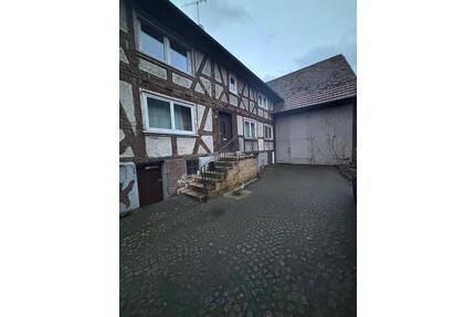 Haus und Scheune zur Miete - 500,00&nbsp;EUR Kaltmiete, ca.&nbsp; 145,00&nbsp;m&sup2; in Grünberg (PLZ: 35305)
