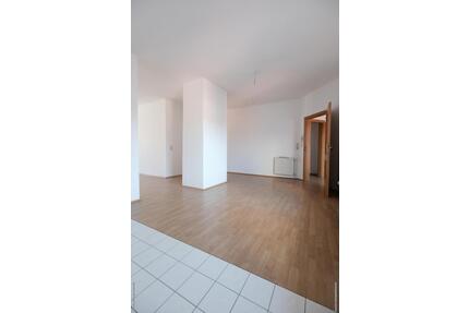 Zentral mit Balkon!!! - 325,00&nbsp;EUR Kaltmiete, ca.&nbsp; 70,40&nbsp;m&sup2; in Werdau (PLZ: 08412)